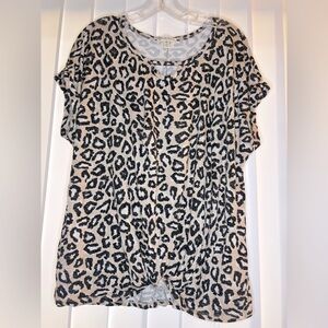 Como Blu Twist Hem Keyhole Neck Top